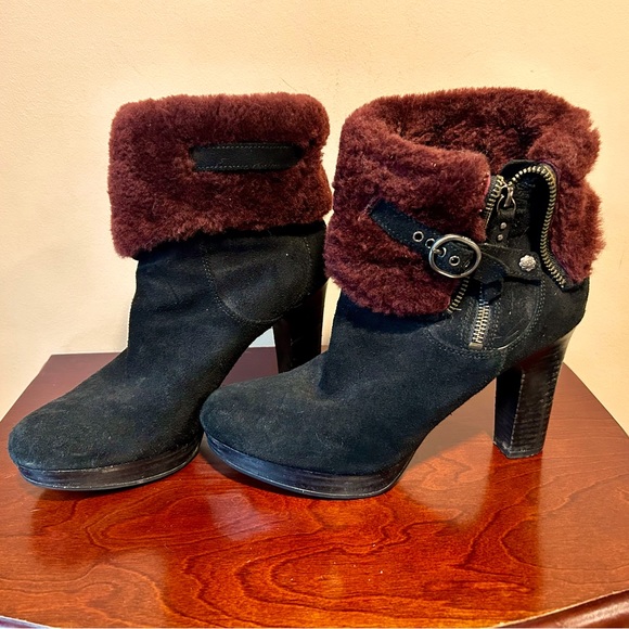 UGG black suede and Lamb Fur shearling cuff boots - Picture 2 of 7